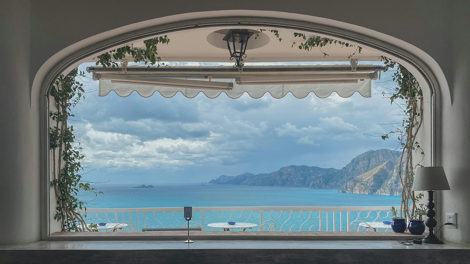 Wybrzeże Amalfi 2026: ile kosztuje luksusowy pobyt i czy warto wynająć prywatną willę?